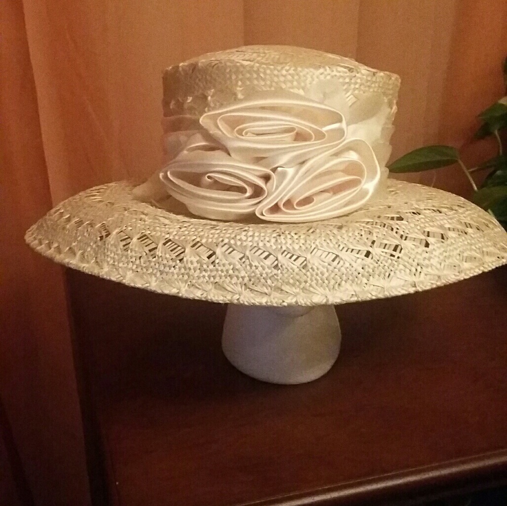 Cream straw hat